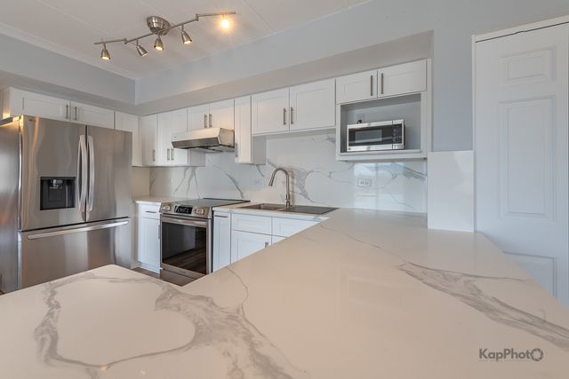 7316 40th Street 4D, Lyons, IL 60534