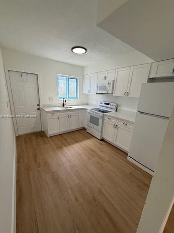 1123 N 17th Ct, Hollywood, FL 33020