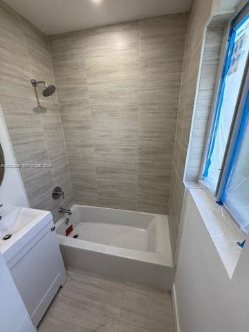 1123 N 17th Ct, Hollywood, FL 33020