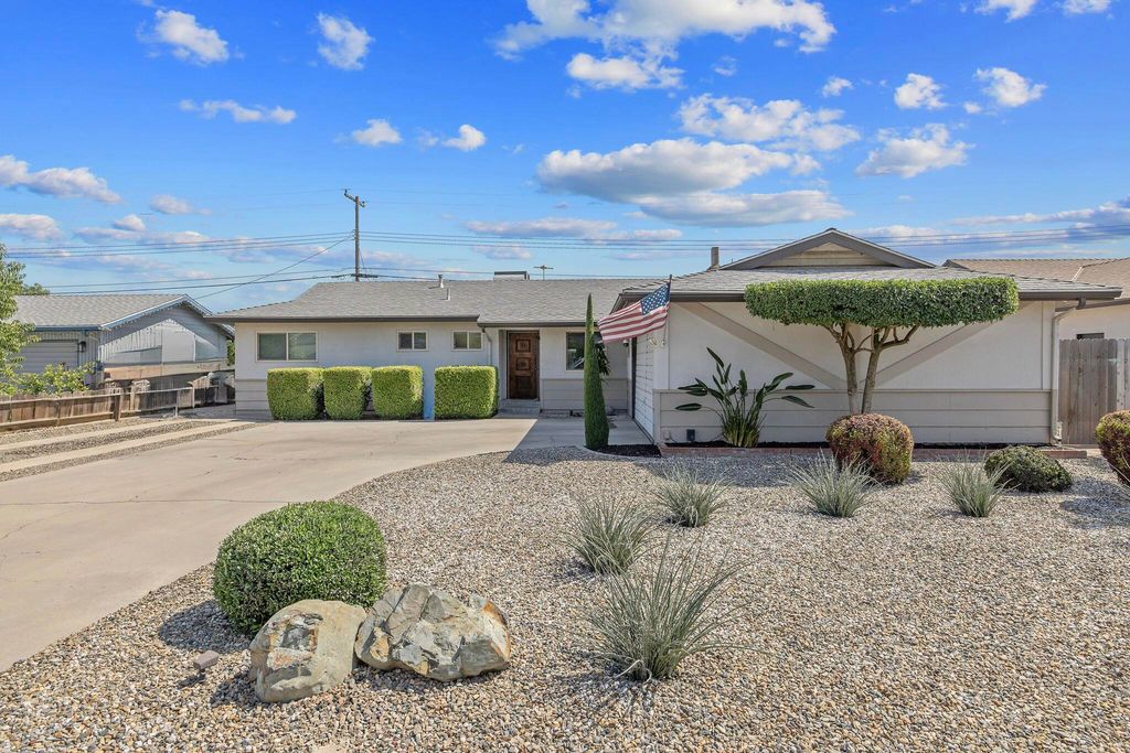 Image 1 of property listing at 3113 E Laurel Avenue, Visalia, CA 93292