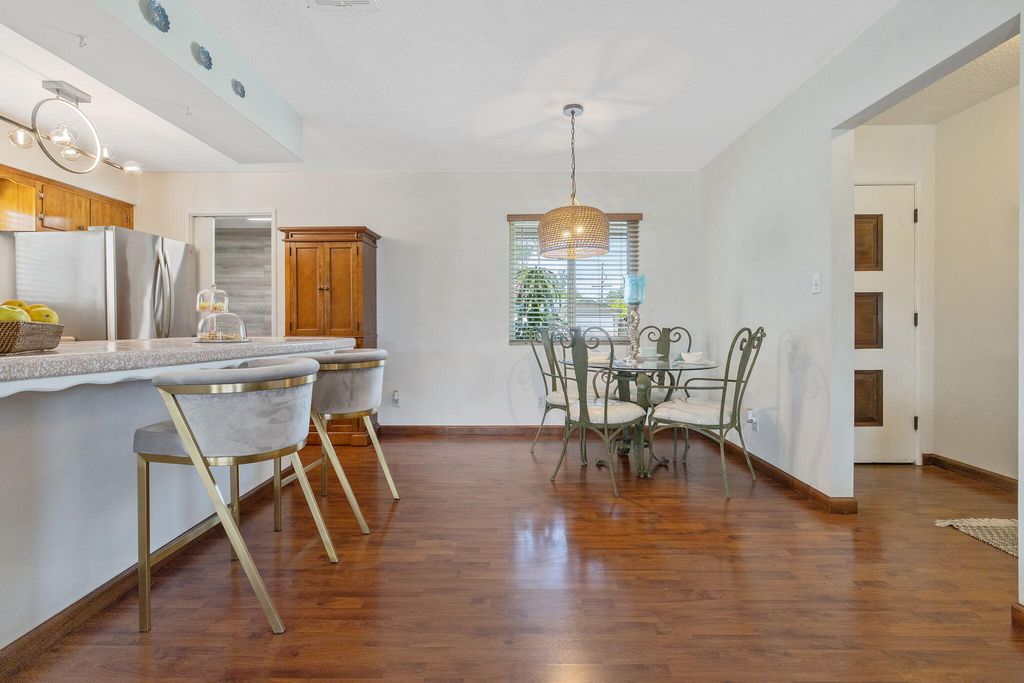 Image 10 of property listing at 3113 E Laurel Avenue, Visalia, CA 93292