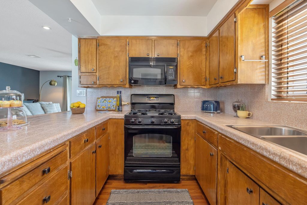 Image 14 of property listing at 3113 E Laurel Avenue, Visalia, CA 93292