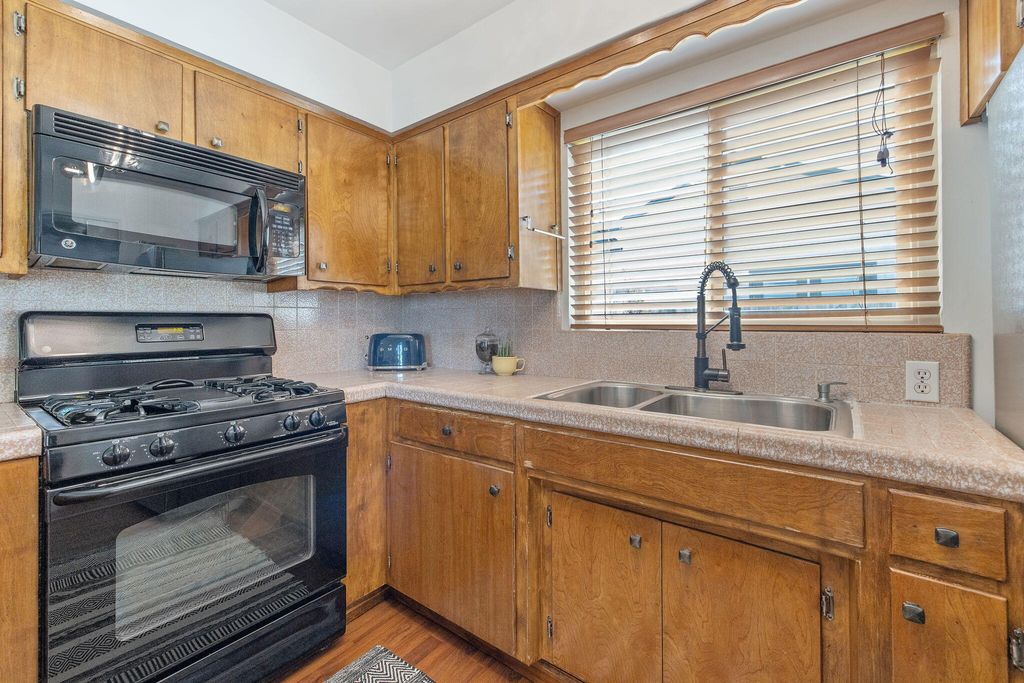 Image 15 of property listing at 3113 E Laurel Avenue, Visalia, CA 93292