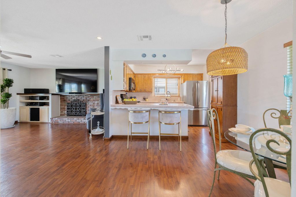 Image 8 of property listing at 3113 E Laurel Avenue, Visalia, CA 93292