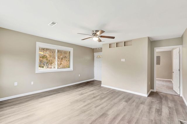 8878 E Main Street, Alexandria, KY 41001