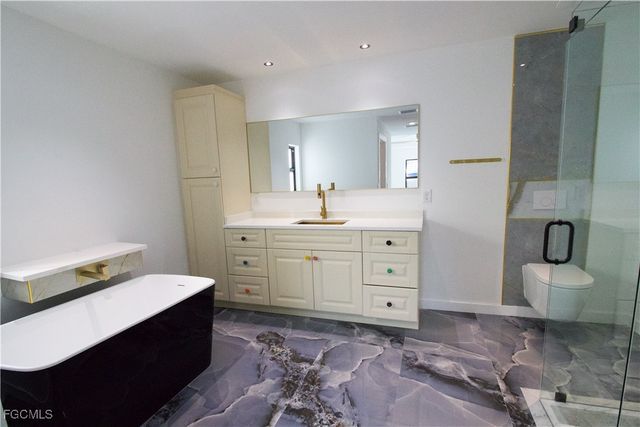 3707 35th ST SW, Lehigh Acres, FL 33976