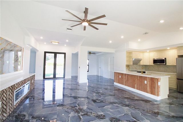 3707 35th ST SW, Lehigh Acres, FL 33976