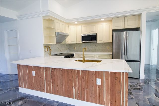 3707 35th ST SW, Lehigh Acres, FL 33976