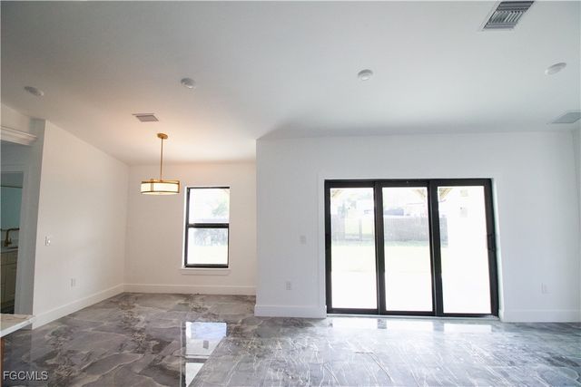 3707 35th ST SW, Lehigh Acres, FL 33976