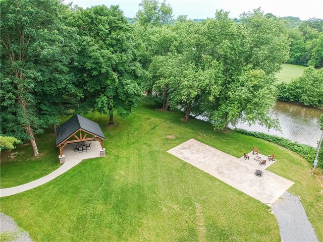 482 Shadyrest Rd, Franklin Twp, PA 16117