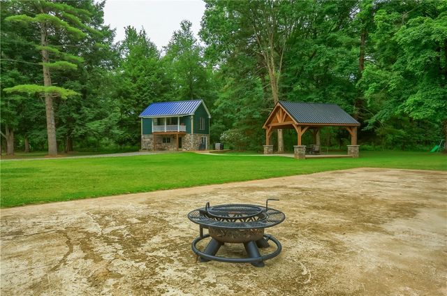 482 Shadyrest Rd, Franklin Twp, PA 16117
