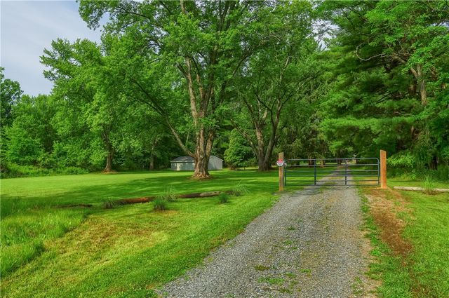 482 Shadyrest Rd, Franklin Twp, PA 16117