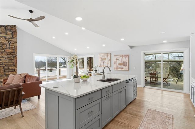 102 Franjo Lane, Springdale, AR 72764