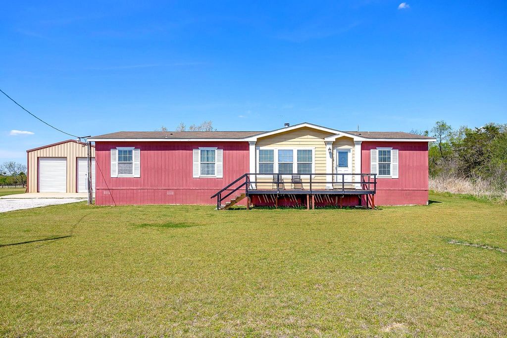 321 Young Road, Millsap, TX 76066