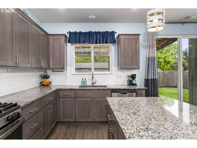 492 Sw 15TH Ave, Canby, OR 97013