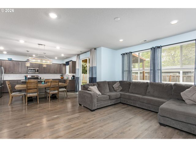 492 Sw 15TH Ave, Canby, OR 97013