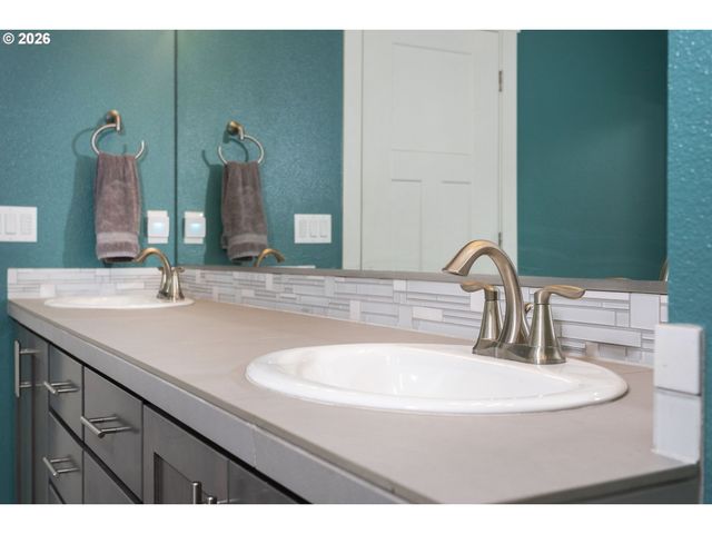 492 Sw 15TH Ave, Canby, OR 97013