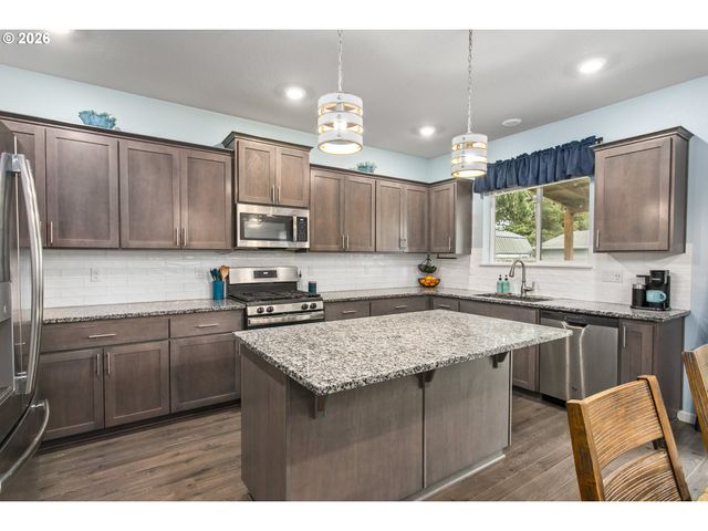 492 Sw 15TH Ave, Canby, OR 97013