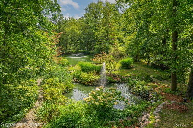 28575 Danvers Court, Farmington Hills, MI 48334
