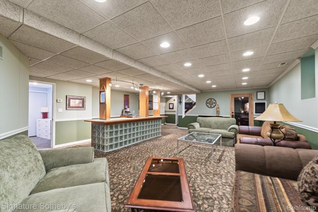 28575 Danvers Court, Farmington Hills, MI 48334