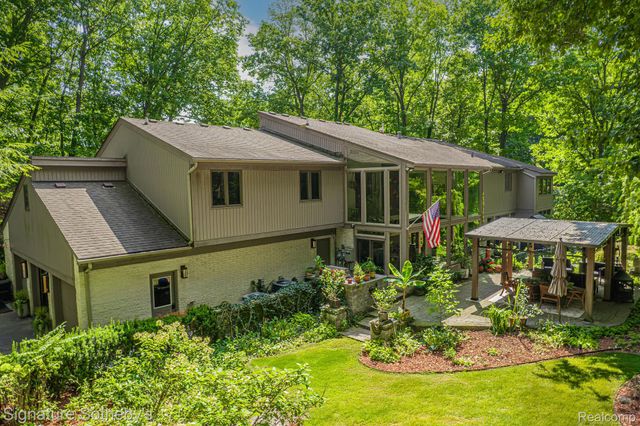 28575 Danvers Court, Farmington Hills, MI 48334