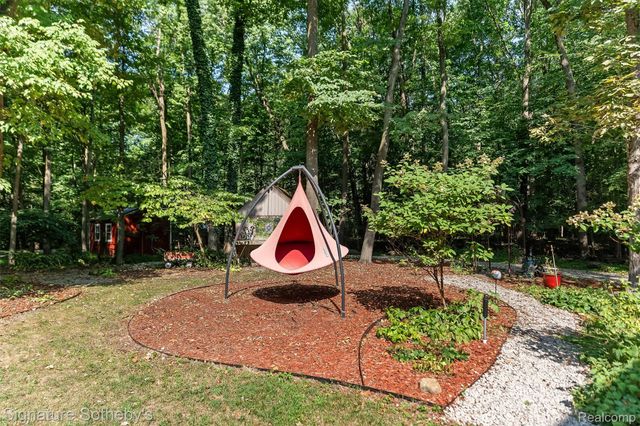 28575 Danvers Court, Farmington Hills, MI 48334