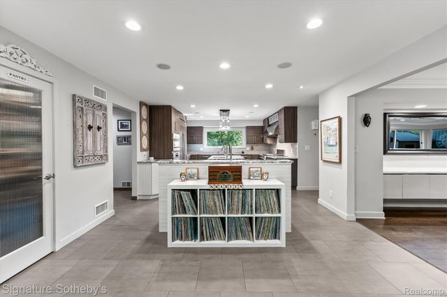 28575 Danvers Court, Farmington Hills, MI 48334