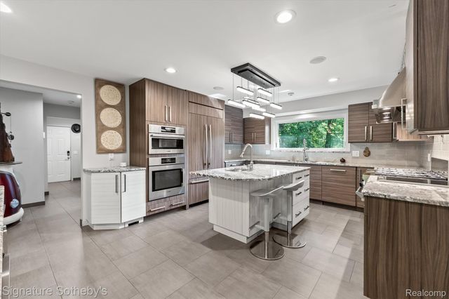 28575 Danvers Court, Farmington Hills, MI 48334