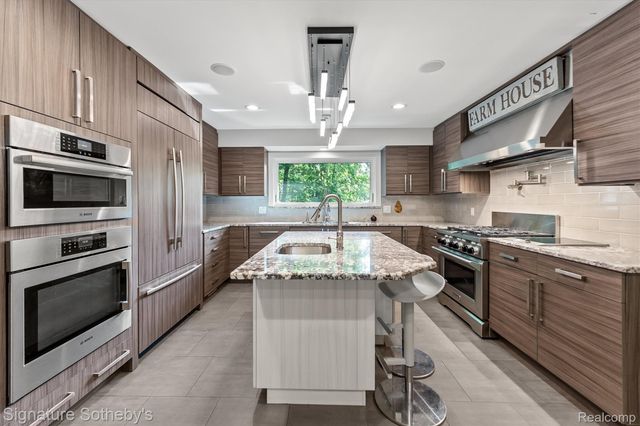 28575 Danvers Court, Farmington Hills, MI 48334