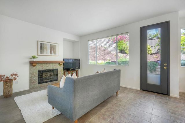 6890 Camino De Amigos, Carlsbad, CA 92009