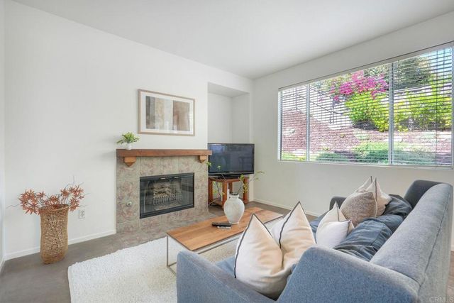 6890 Camino De Amigos, Carlsbad, CA 92009