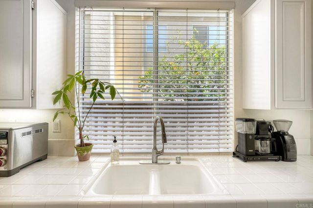 6890 Camino De Amigos, Carlsbad, CA 92009