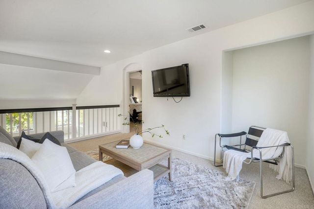 6890 Camino De Amigos, Carlsbad, CA 92009