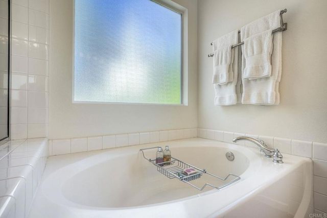 6890 Camino De Amigos, Carlsbad, CA 92009