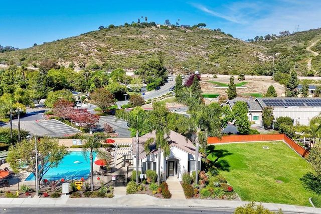 6890 Camino De Amigos, Carlsbad, CA 92009