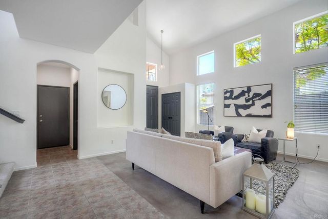 6890 Camino De Amigos, Carlsbad, CA 92009