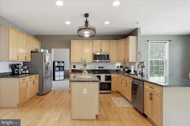 148 CONTRAIL DR, Kearneysville, WV 25430