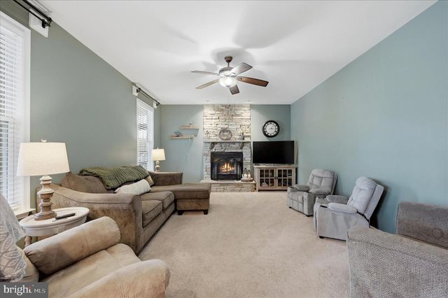 148 CONTRAIL DR, Kearneysville, WV 25430