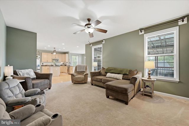 148 CONTRAIL DR, Kearneysville, WV 25430