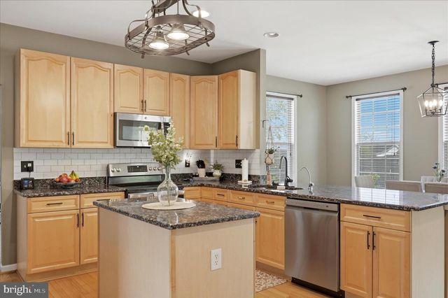 148 CONTRAIL DR, Kearneysville, WV 25430