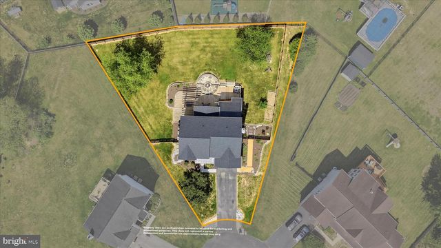 148 CONTRAIL DR, Kearneysville, WV 25430