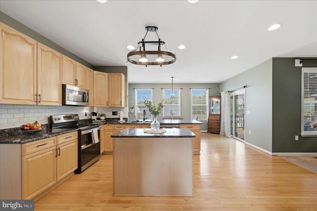148 CONTRAIL DR, Kearneysville, WV 25430