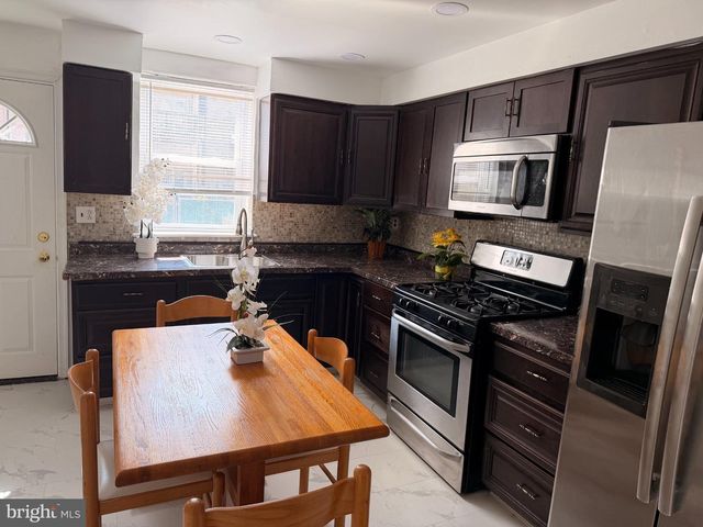 1202 MT VERNON ST, Philadelphia, PA 19123