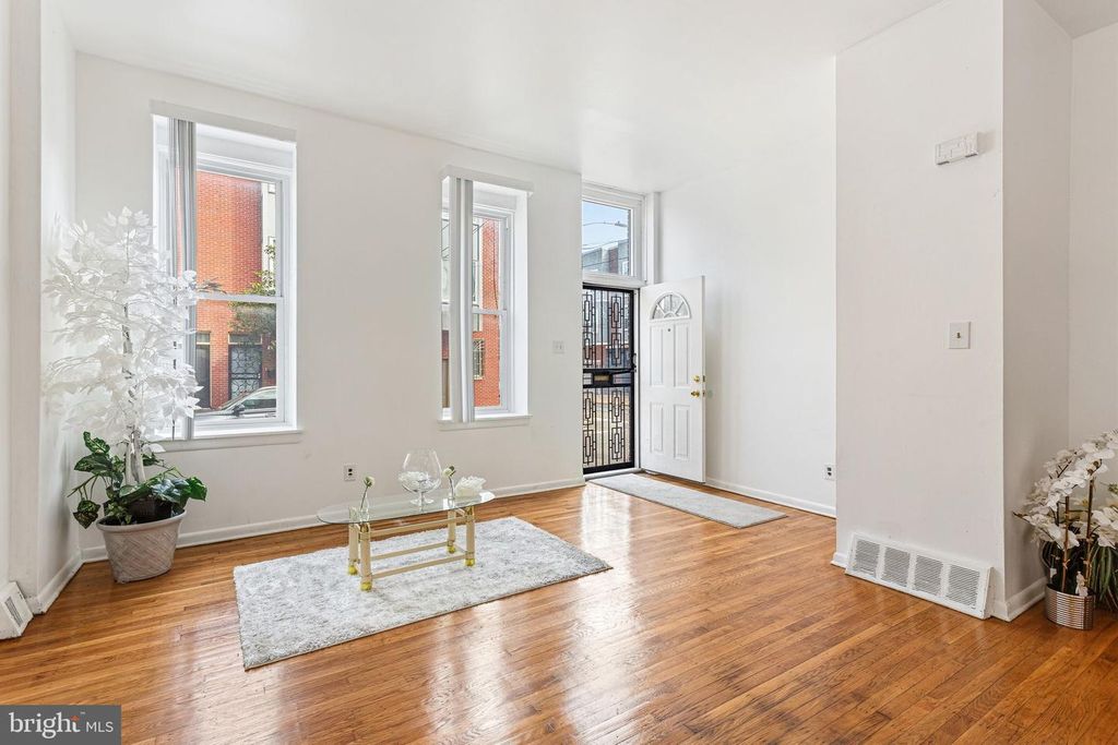 1202 MT VERNON ST, Philadelphia, PA 19123 — photo 4