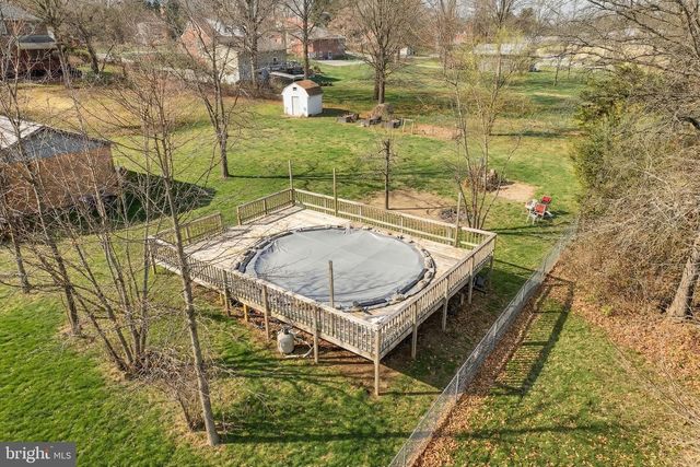 990 E CANAL RD, Dover, PA 17315