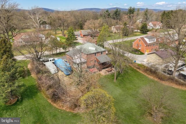 990 E CANAL RD, Dover, PA 17315