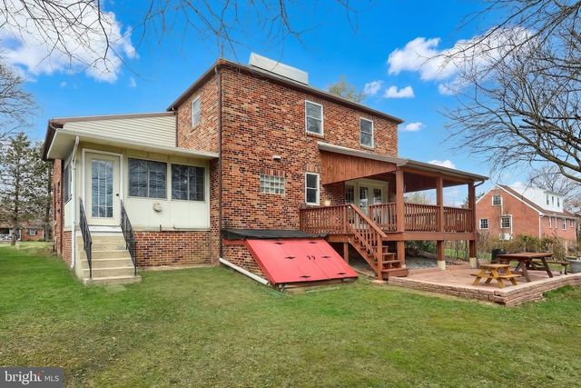 990 E CANAL RD, Dover, PA 17315