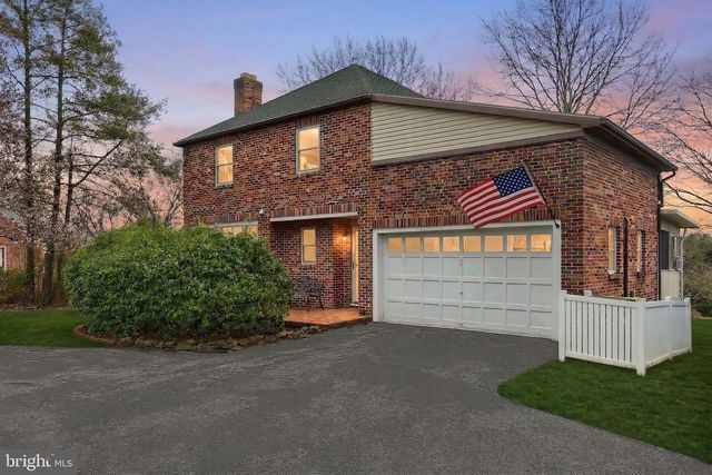 990 E CANAL RD, Dover, PA 17315