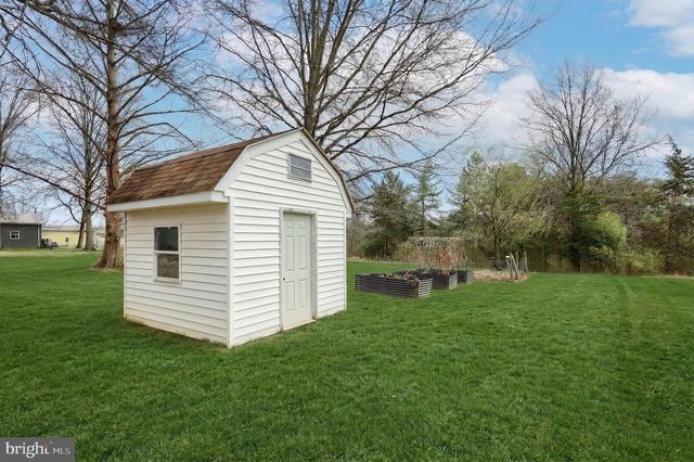 990 E CANAL RD, Dover, PA 17315