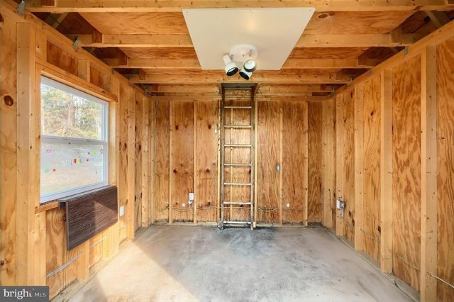 990 E CANAL RD, Dover, PA 17315